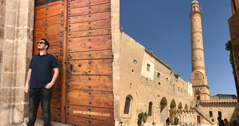 Mardin Ulu Cami, Artuklu dönemine ait taş minareli yapı