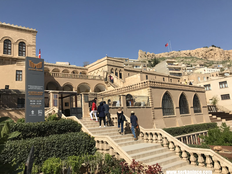 Mardin Müzesi, antik eserler sergisi ve şehir manzarası