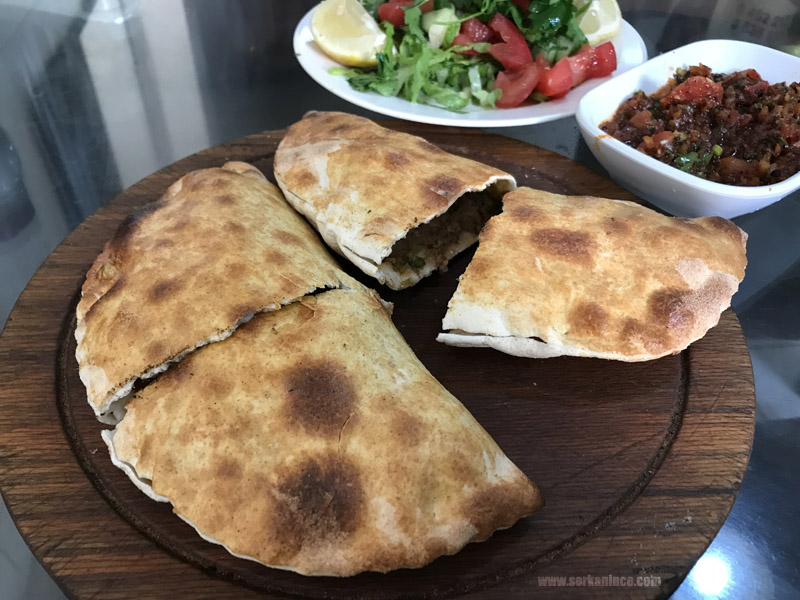 Yasemin Pide Salonu, sembüsek ve açık lahmacun tabağı