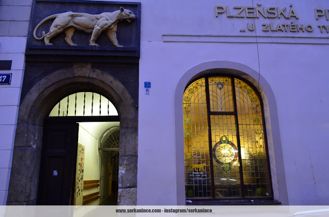 U Zlatého Tygra lokal bira meyhane, Prag'ın gerçek pub atmosferi